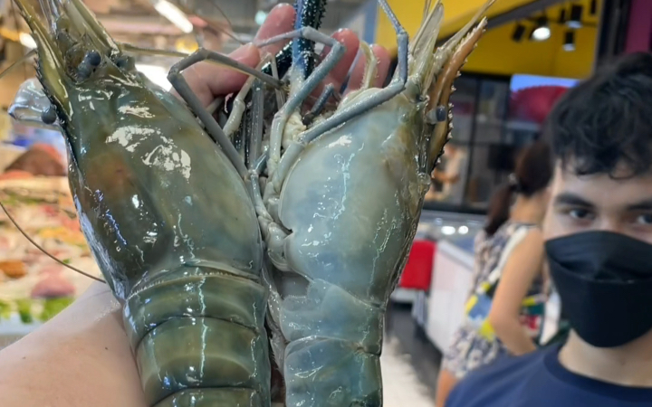 泰国美食：手臂长的湄南河巨虾和巨型石斑鱼只为一碗麻辣小面