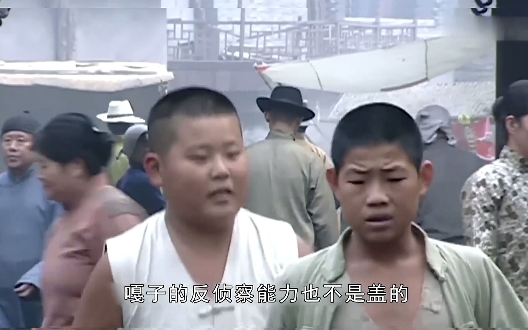 小兵张嘎:歪嘴跟踪嘎子,结果反被捉弄,直接上演真人版狗啃泥!