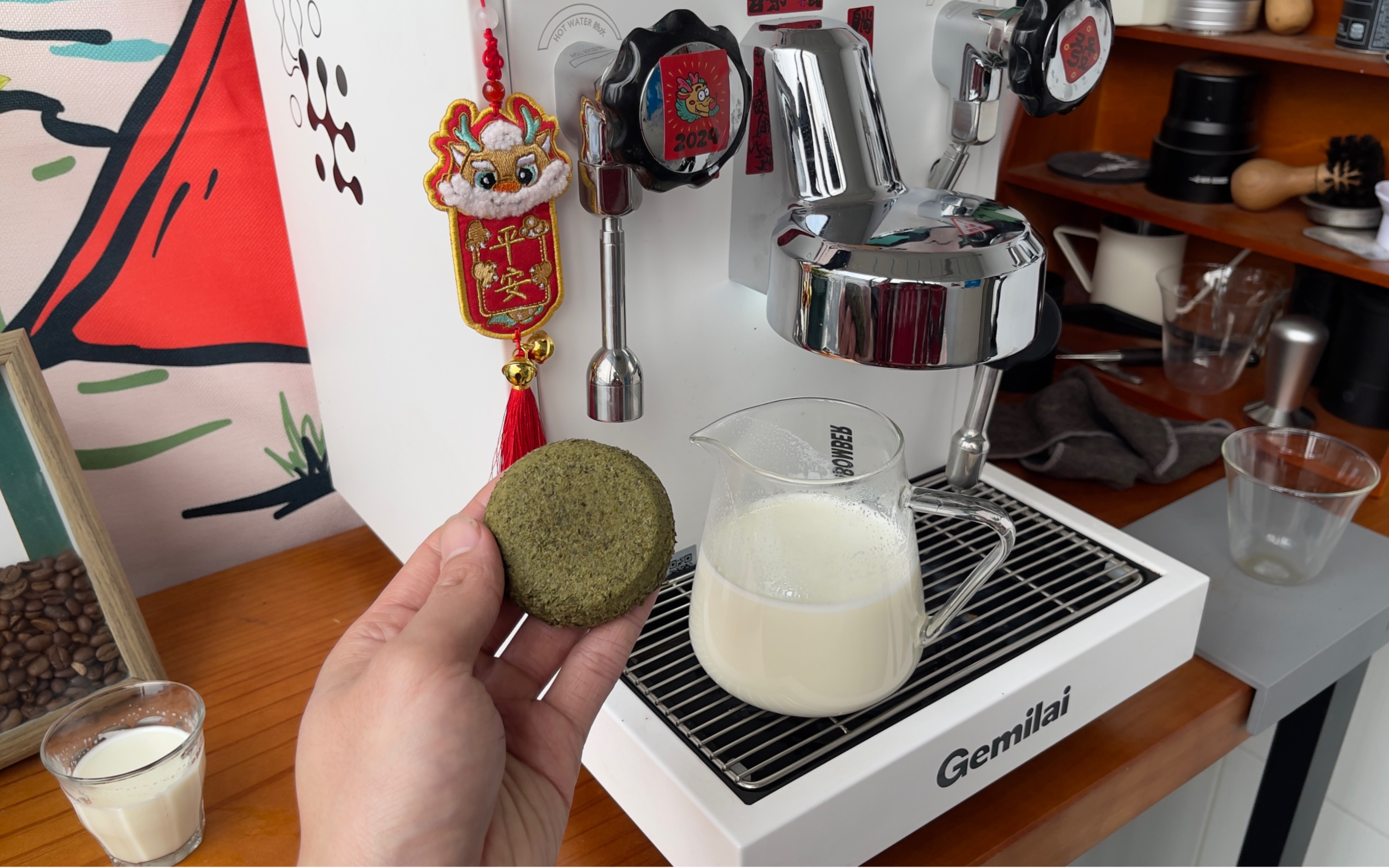 用咖啡机做奶茶（咖啡机的奇怪用法7.0）原来咖啡机用来萃茶叶也很合适！