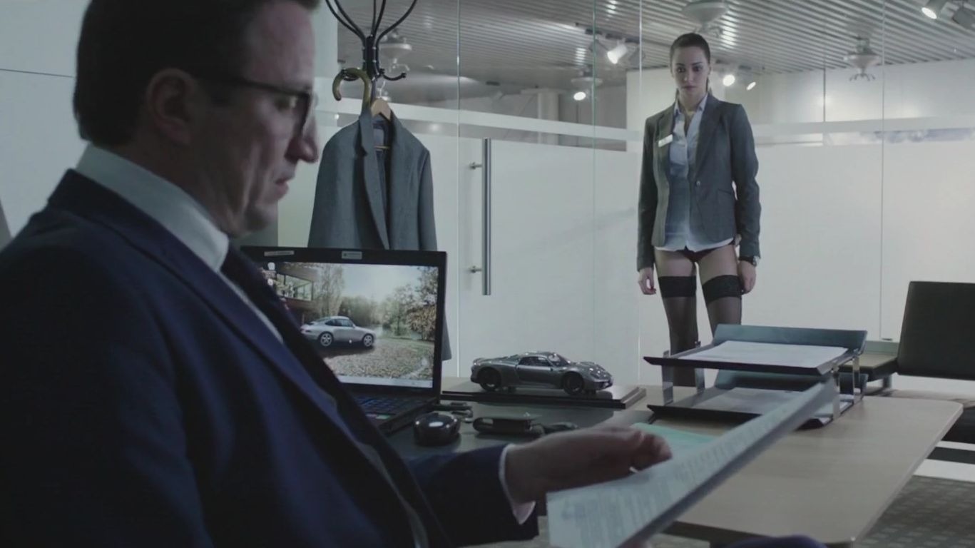 保时捷销售员一进老板办公室就先把裙子脱了，这业务能力还怕没业绩？