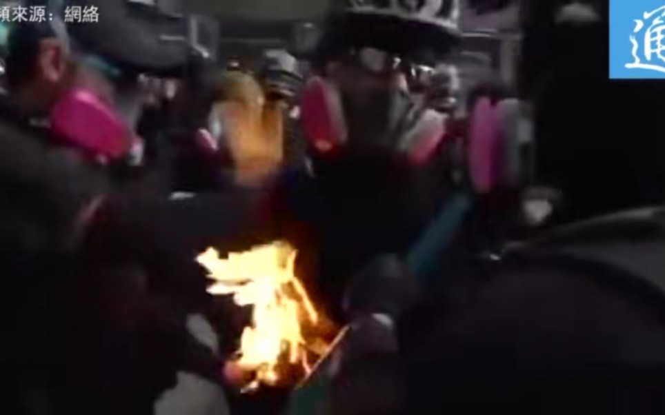 香港暴徒实力演绎什么叫“玩火自焚”