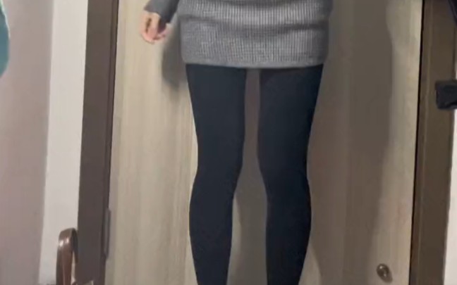 Thick black aesthetics? Pantyhose, of course.