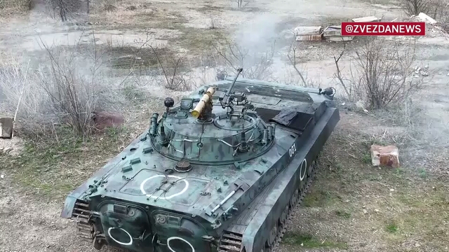 俄军AGS和BMP-2步兵战车武器的射击