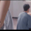 女生换衣服，男孩害羞不敢看