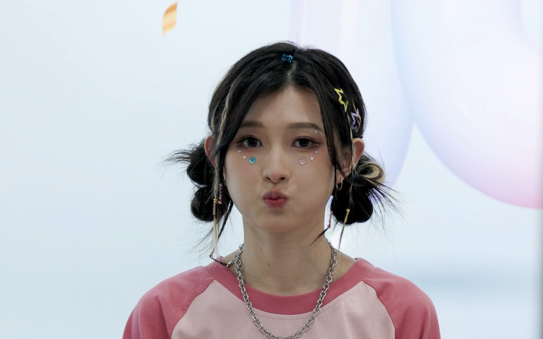 [Wen Ruoqi] I met a girl group meeting, and the sweet girl dressed up in her cute little pinches.