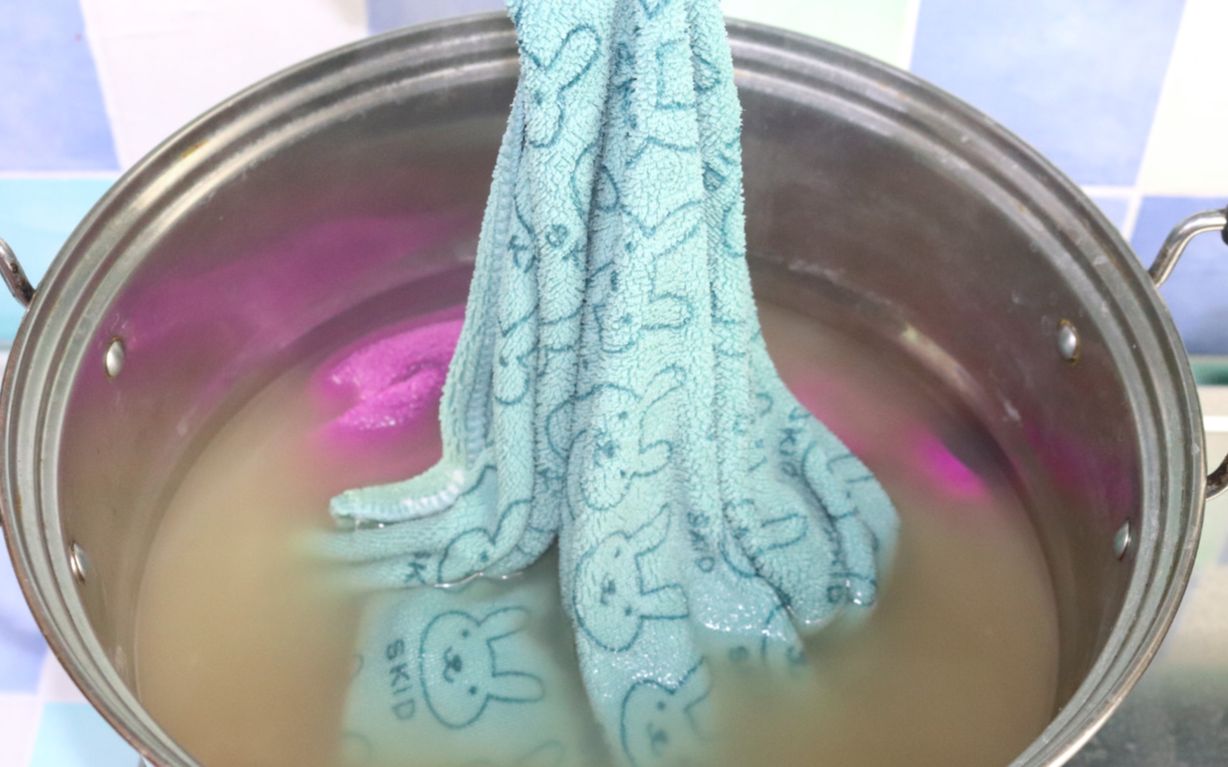 擦脸毛巾洗对了吗？一个妙招，让污渍自动溢出来，彻底去污又除螨