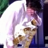 迈克尔杰克逊挥泪洒舞台，粉丝集体流泪疯狂泣不成声！