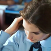 被同学嫌弃的丑女孩，一毕业竟然成了国家的女王，这逆袭真爽