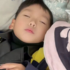每天早出晚归，寒窗苦读，看给我儿子累得，孩子累就算了，家长也跟着累，辅导作业全部发群里让家长来，家长会还送去学校干嘛呢😂唉……这一届的父母不好当啊