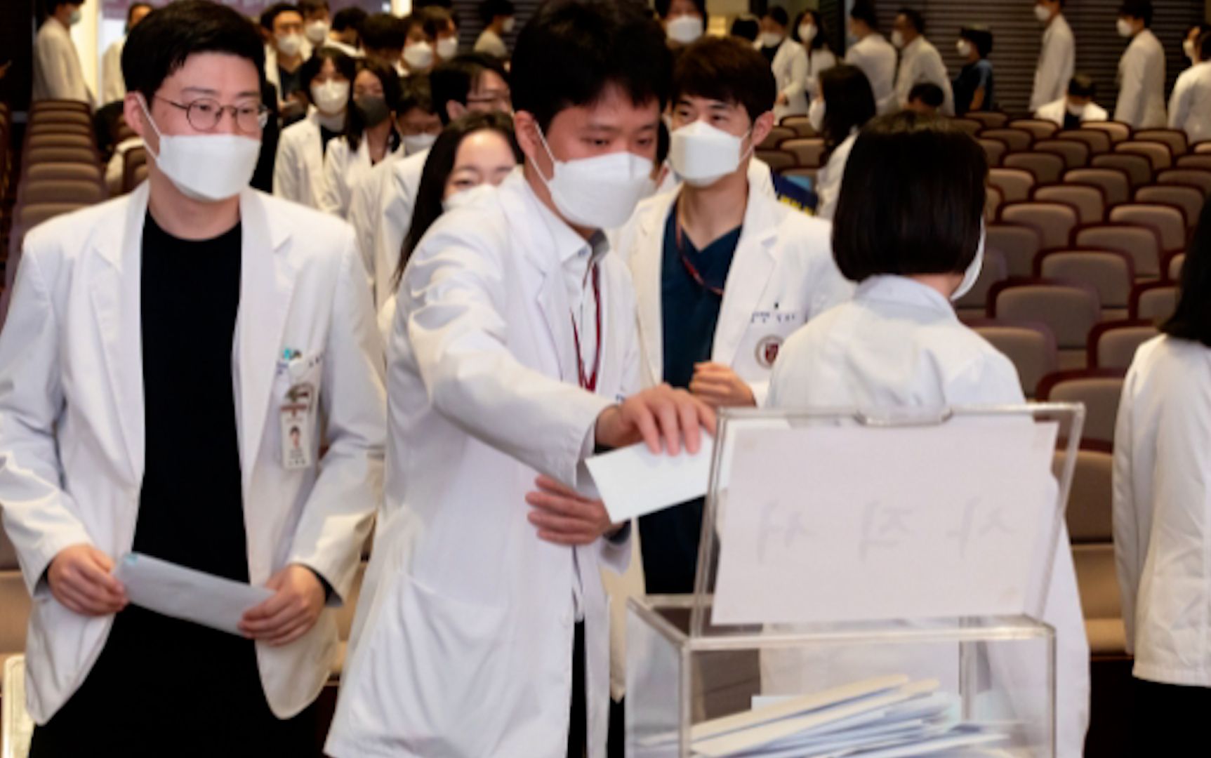 对峙加剧！韩国40多所医科大学教授加入“辞职潮”，医疗危机恶化