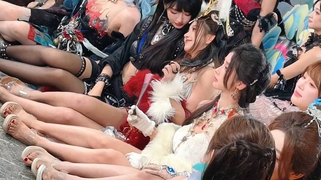 "Warlord, how can this situation be broken?"