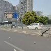 小米su7这是什么情况？路面颠了一下就撞向栏杆了？有没有懂是什么原因的