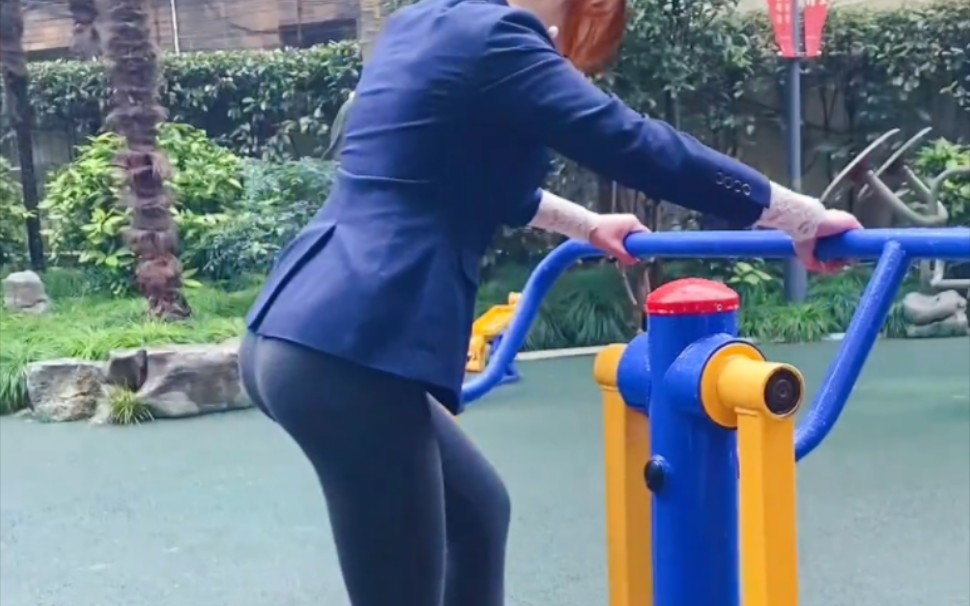 Old Auntie's coming to the gym.