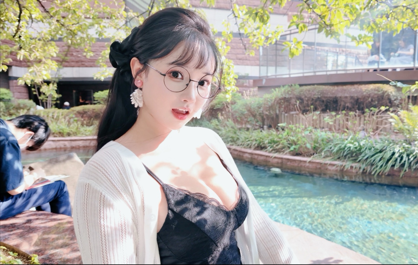 Let's get some selfie debris to post.