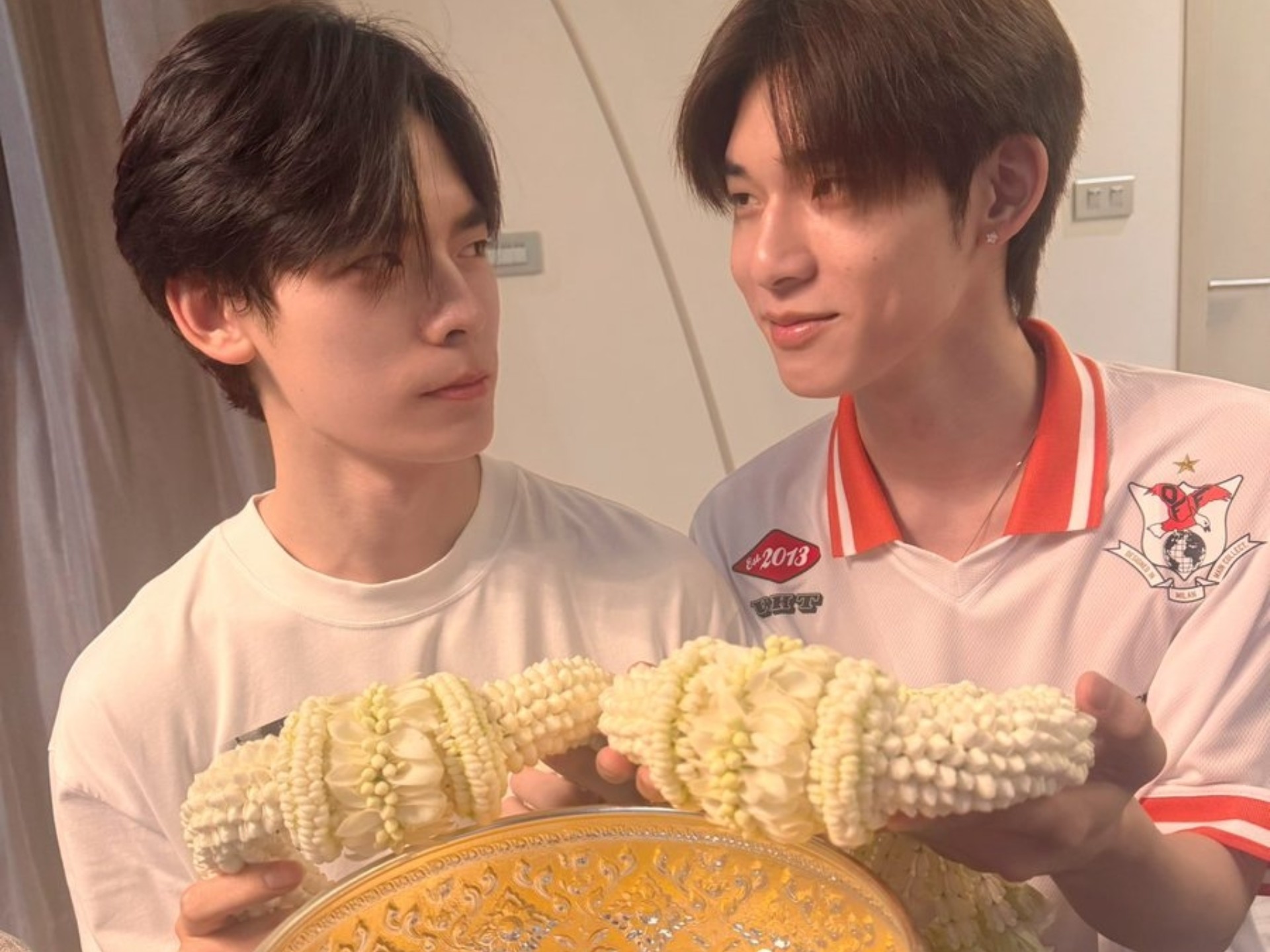 oi， nong tee和p'por互相邀请明年宋干节玩水，视频为证，宋干节2tee忙着磕自己的cp~