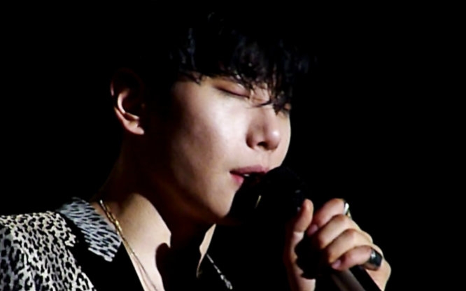 朴孝信(太阳大人)站在那里 150215 so happy together concert 饭拍版