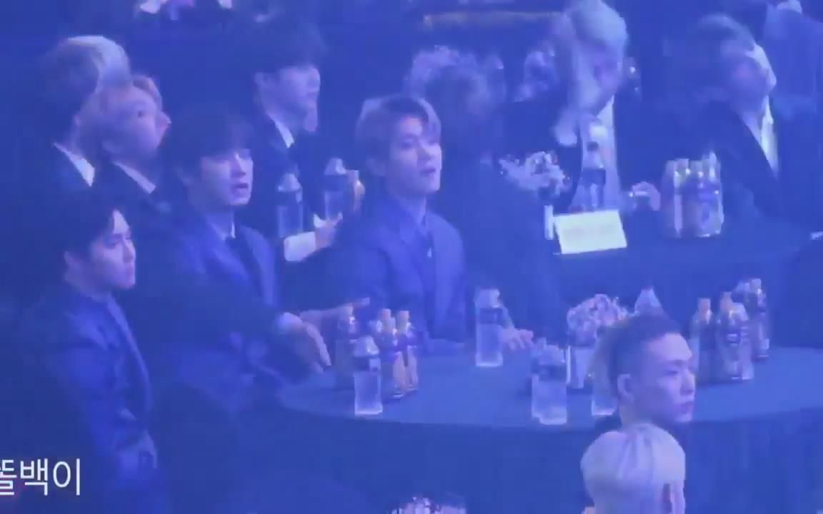 170119exobts看blackpink舞台boombayah首尔歌谣大赏