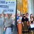 中国留学生在巴黎街头，穿汉服抗议迪奥抄袭马面裙：停止文化挪用