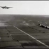 喷气战斗机第一次在航母上成功降落的纪录影像