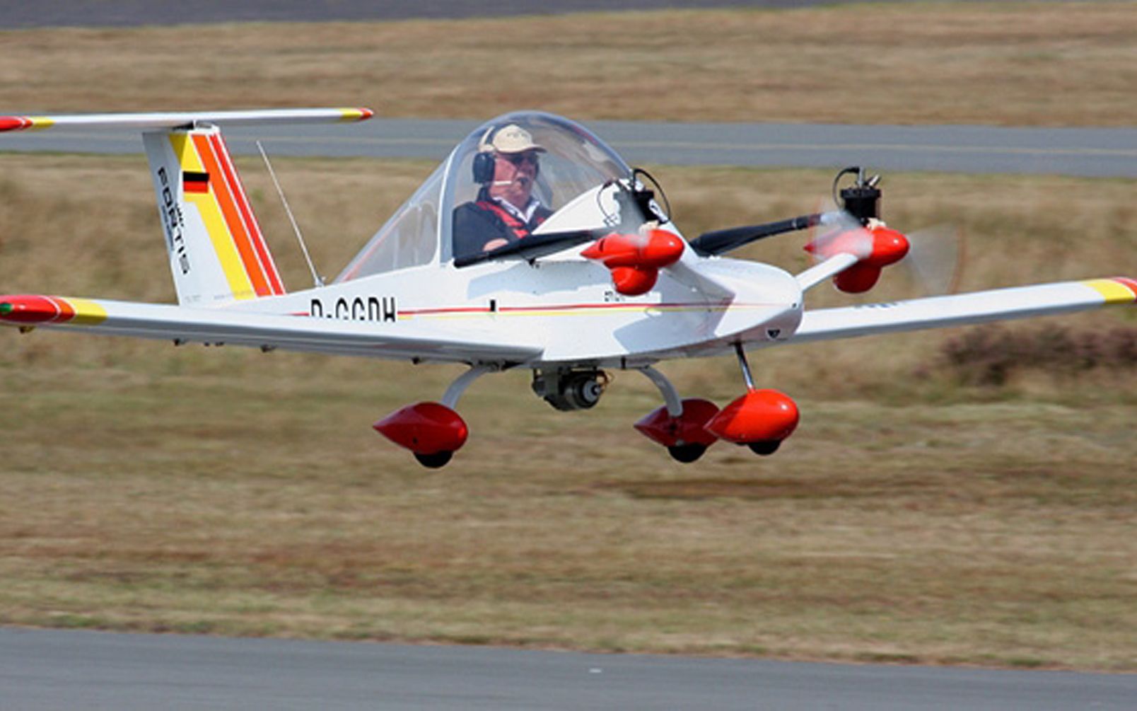 世界上最小的飞机,不用驾照可直飞,只要10万元
