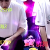 帅哥被挠脚心