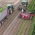 无人机镜头下的美国大农场，大型农业机械作业现场