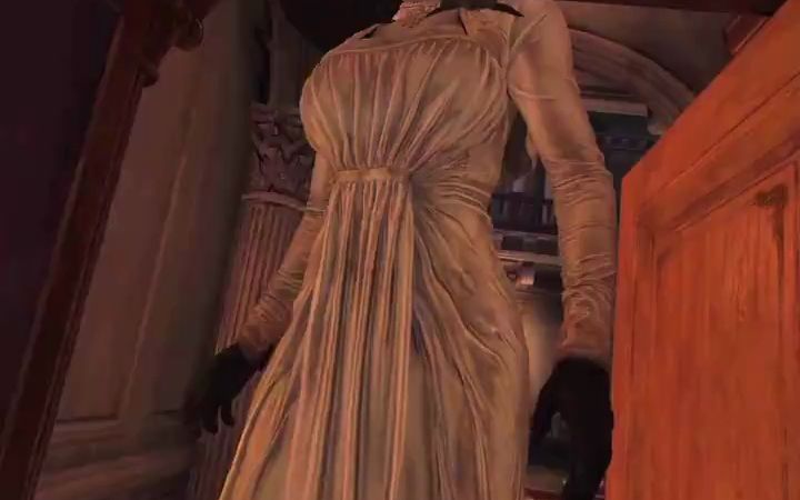 在VR版《生化危机8》里调戏夫人 打完屁股就跑