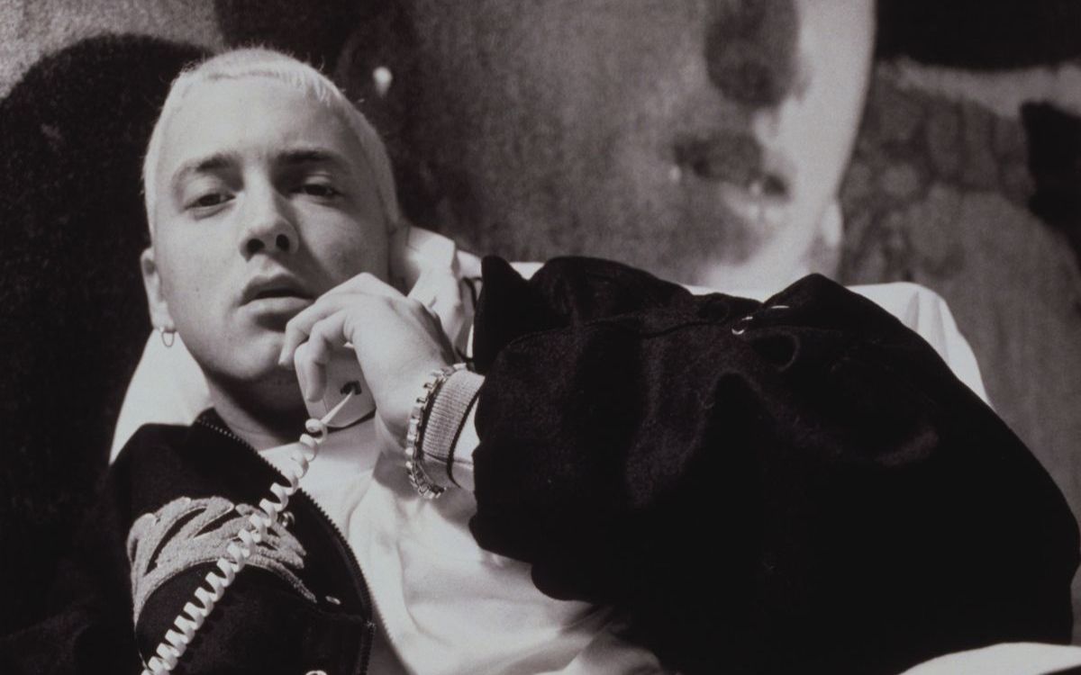 【Eminem姆爷】SlimShady时期到处乱撩 被女主持亲脸后憨憨倒地不起 Slim太有梗了 中英双字
