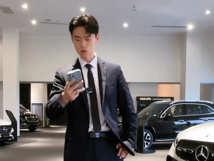 奔驰小鲜肉帅哥 大长腿正装诱惑 4.14