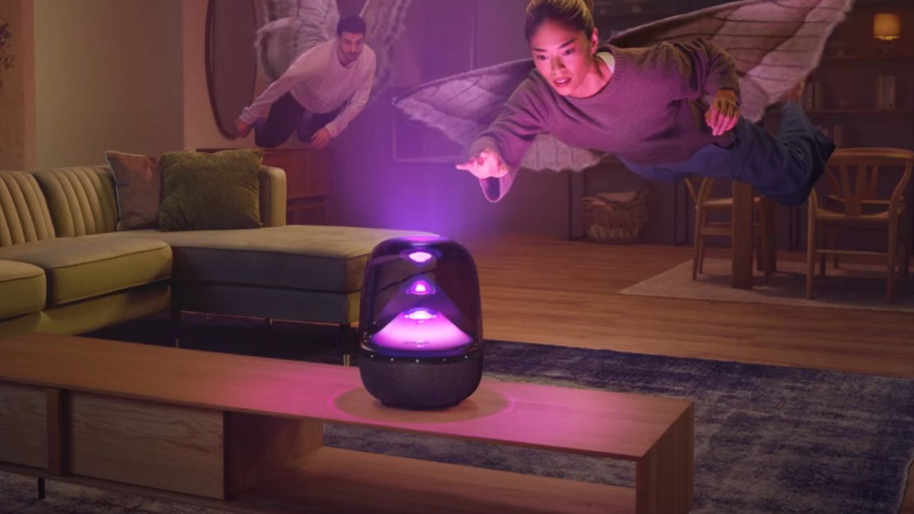 变身扑棱蛾子？哈曼卡顿 最新广告，好抽象啊！