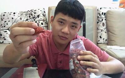 作死挑战印度魔鬼辣椒，云南涮涮辣，再也不敢说自己能吃辣了_搞笑_生活_哔哩哔哩