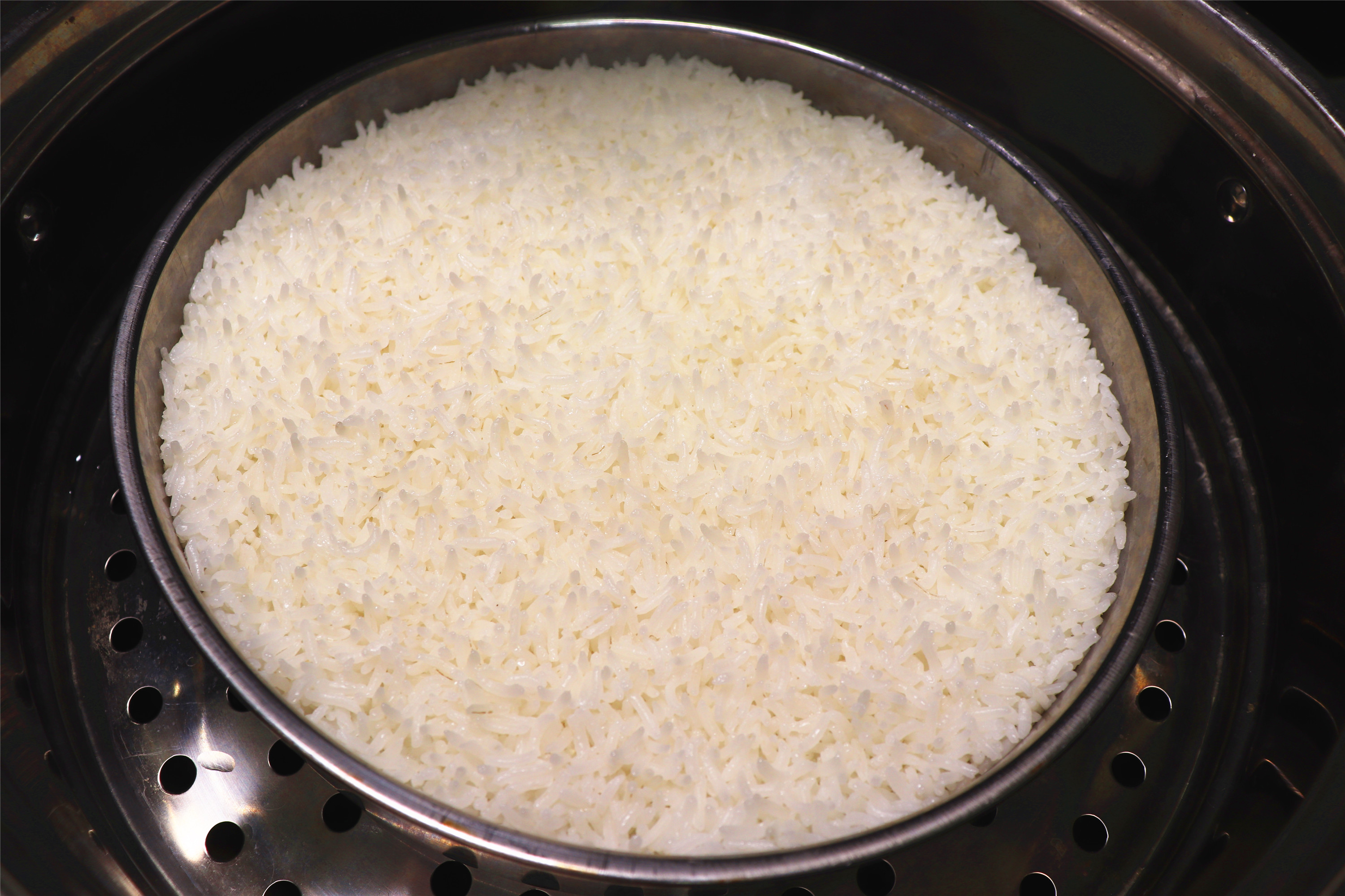 蒸米饭时，大米到底用洗几次？原来一直做错了，难怪米饭不香不软