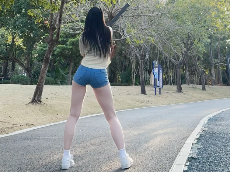 这次路灯没歪～