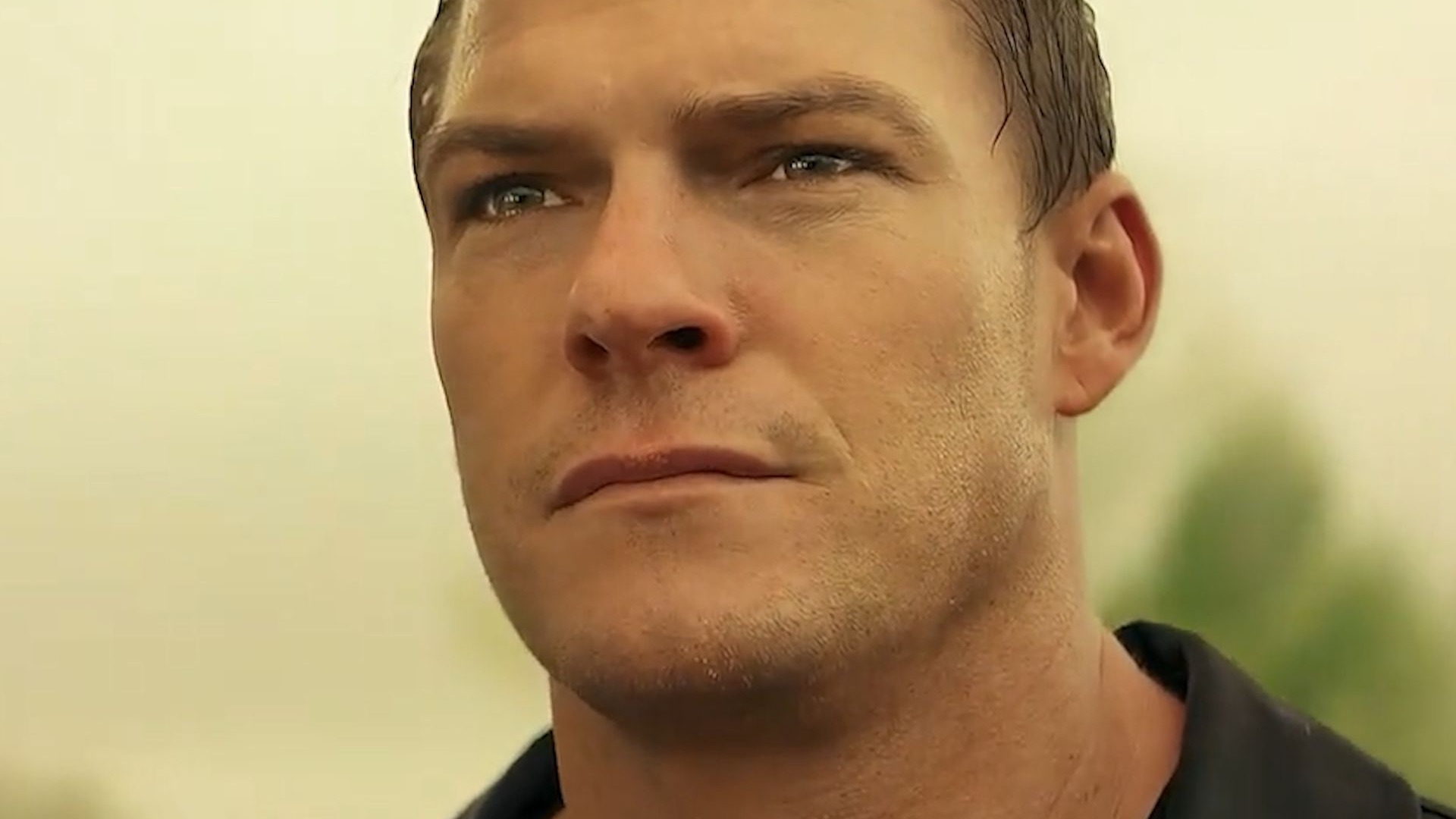 当你看到斜方肌和脖子都连在一起的男人，跑，抓紧跑！脖子都快没了《侠探杰克》