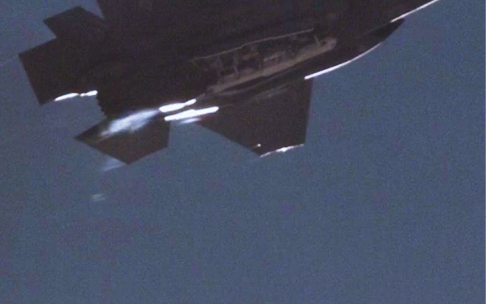 F-35A战斗机超音速投放B61-12核弹