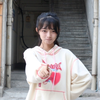 她就是那个在厕所门口跳舞的小女孩