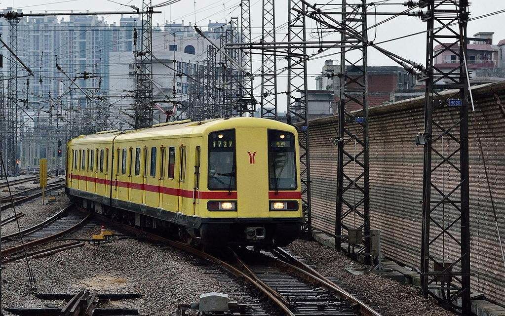 广州地铁1号线西朗坑口乘客视角