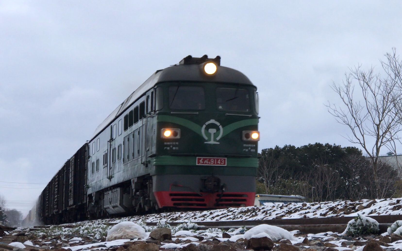 df4b 9143 牵引货列【47600】桃浦幺道上行通过