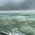 新安江水库泄洪，洪水如千军万马般涌向下游。