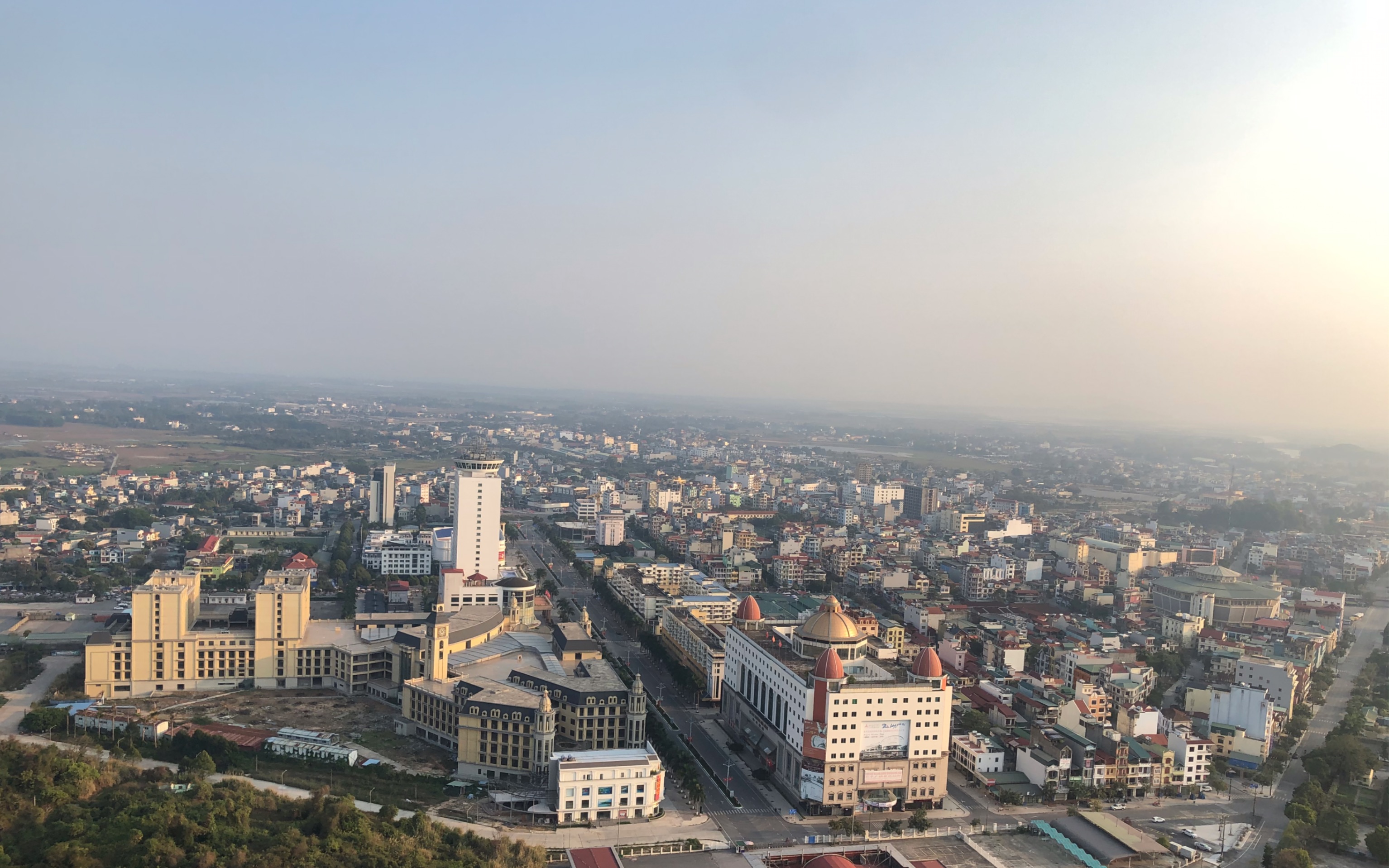 越南芒街城市全景—高空俯瞰