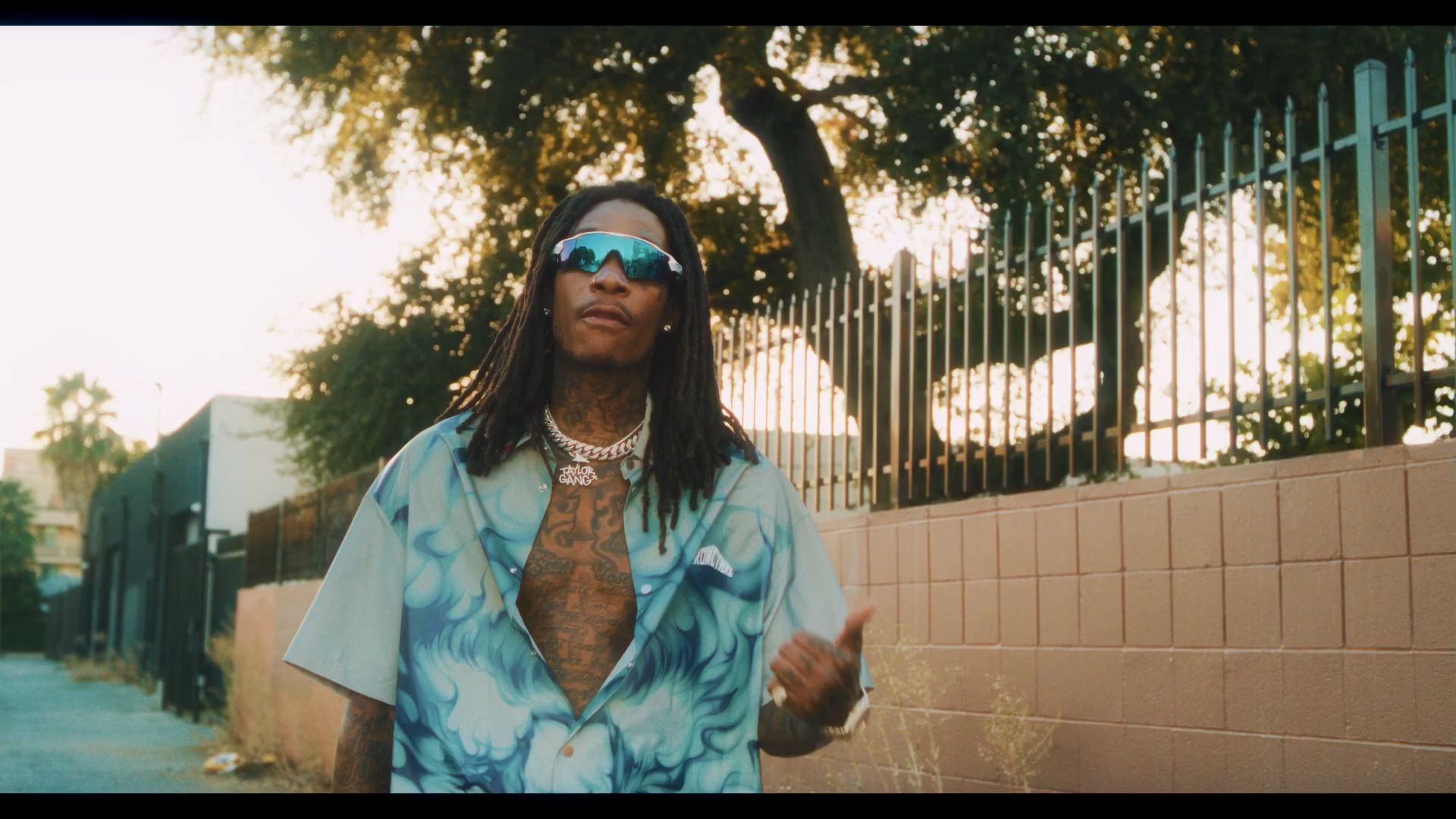 【官方MV】Wiz Khalifa - Slim Peter