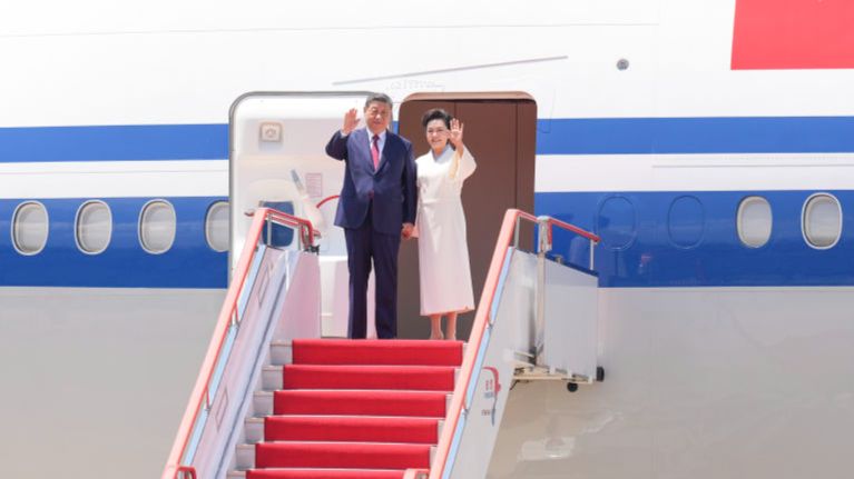 习近平抵达平壤开始对朝鲜进行国事访问