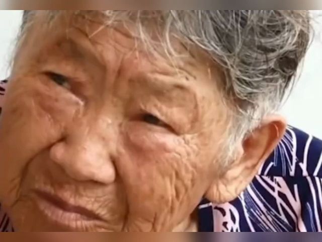 76岁孤寡老人住养老院15年，突然要回家，子女吓坏：她已去世28年