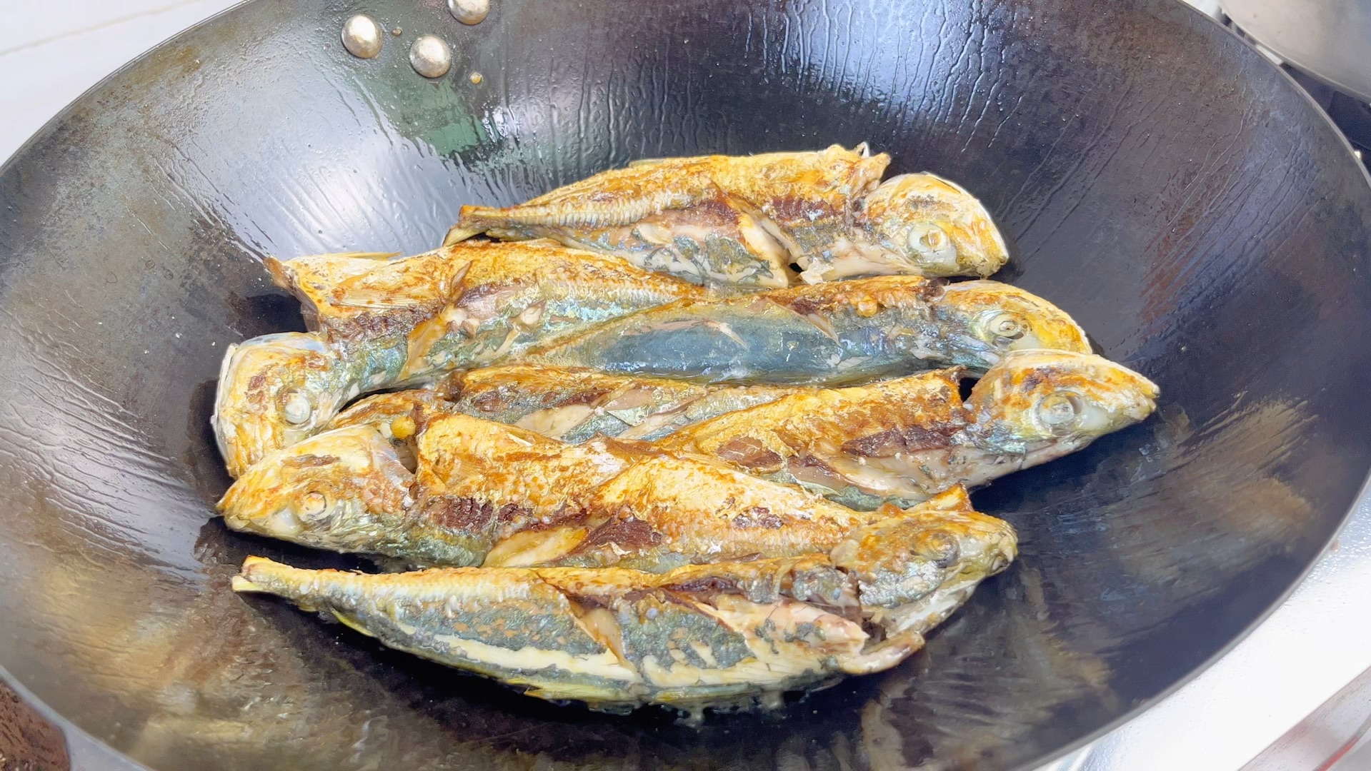 这个时候巴浪鱼当季，分享一道广东特色煎焗巴浪鱼，鲜嫩入味