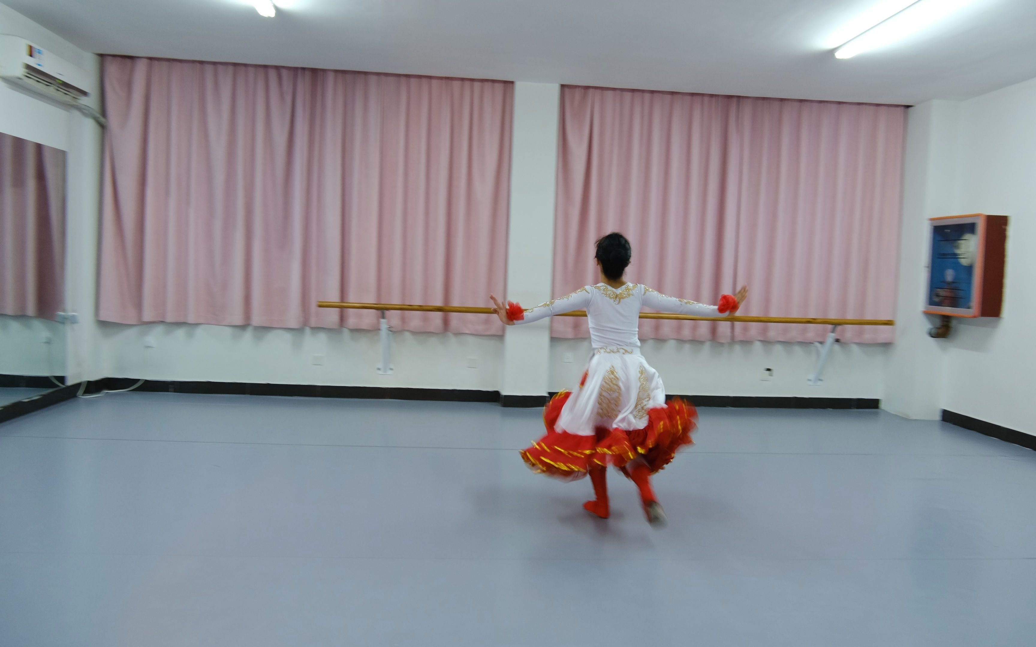 2021年独舞《鲜花》——李雨潞六年级