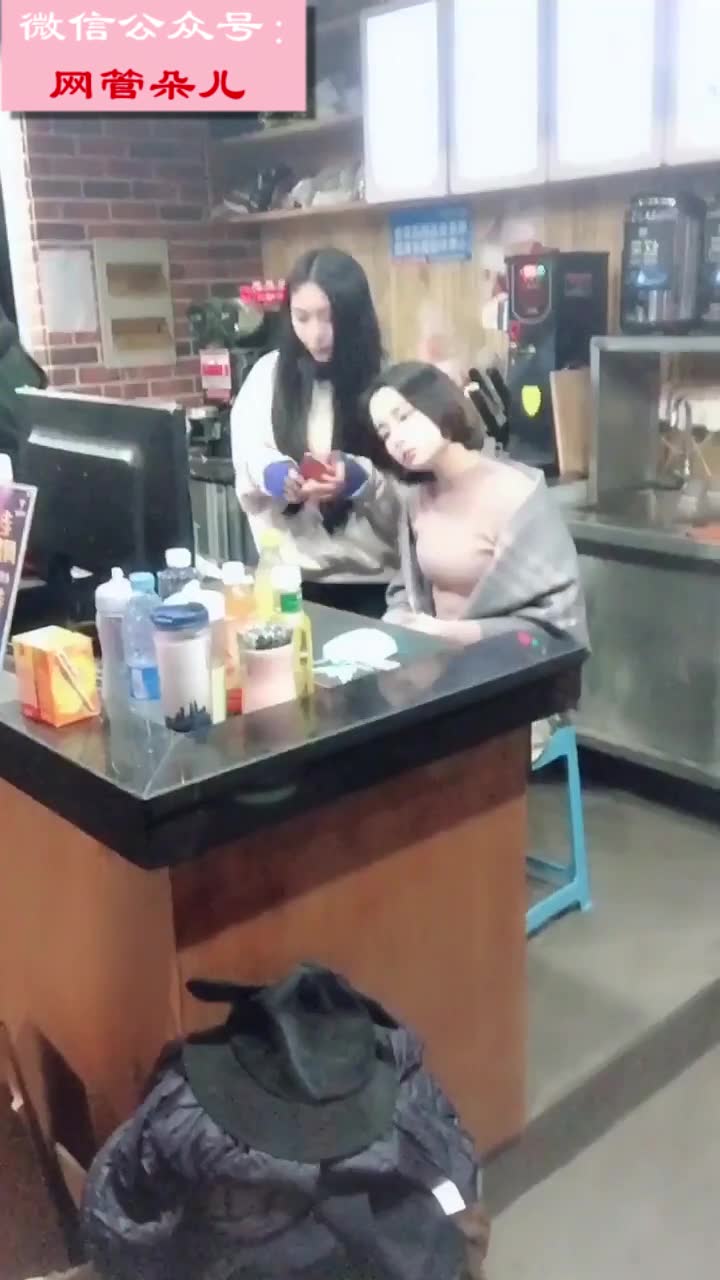 朵儿属虎,不你属于我,伸手一刻,朵儿尴尬了.