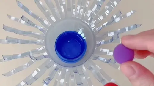 用粘土和矿泉水瓶做简单好看的中秋节花灯，一看就会，安排起来吧!#中秋节手工 #自制中秋灯笼#中秋节手工灯笼#中秋节灯笼#幼儿园手工