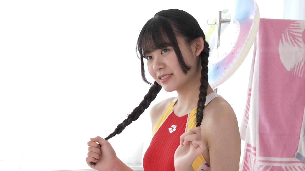 Long-legged beauty Rima Oku makes her competitive swimming debut