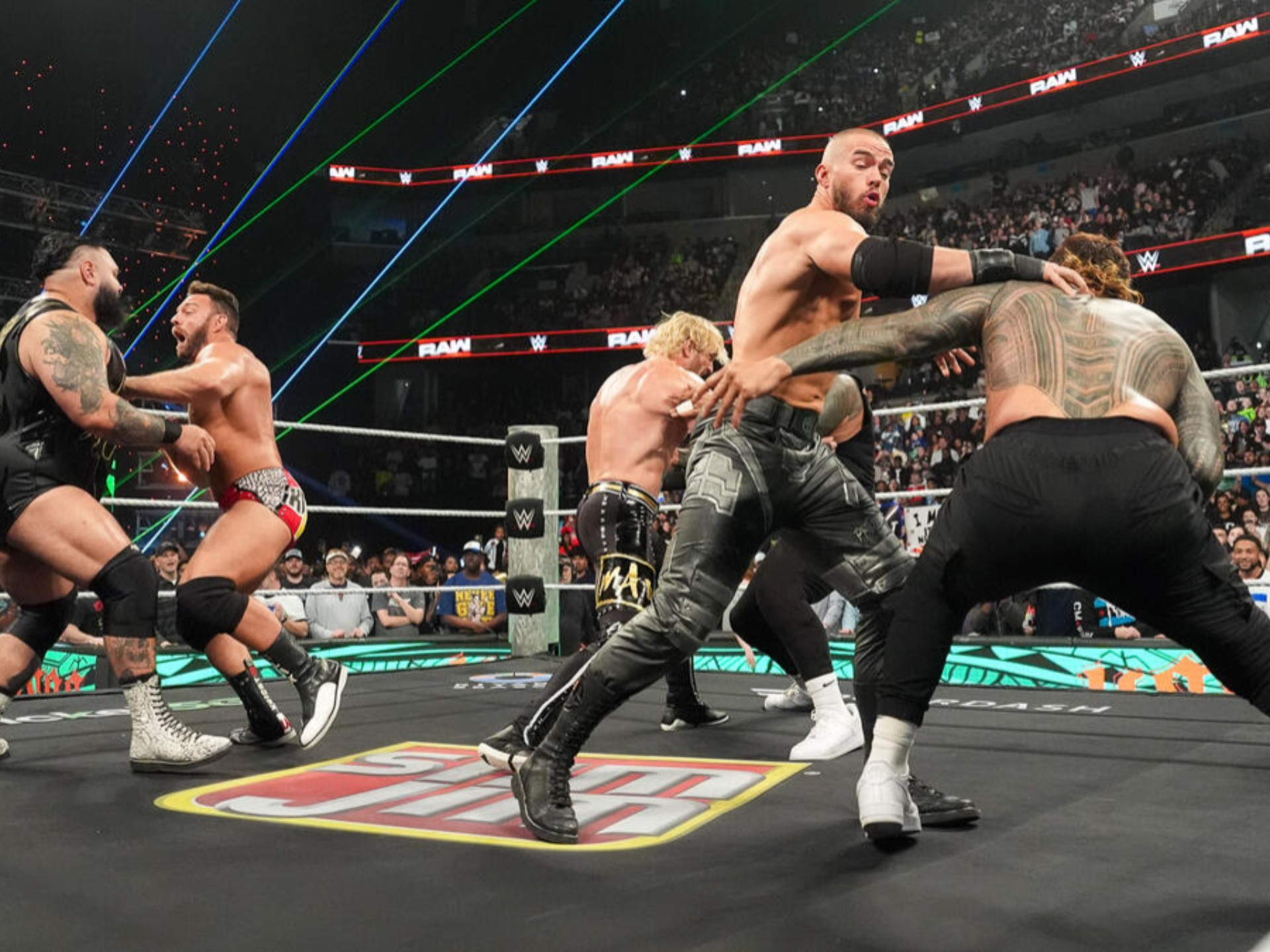 【WWE RAW 2/17】开场团队乱战！巨星回归！后台神秘箱子！