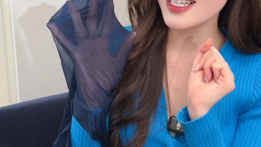 打破平面诅咒！平行宇宙的腿部棱镜实验｜这款竖条纹藏着多少光学心机？